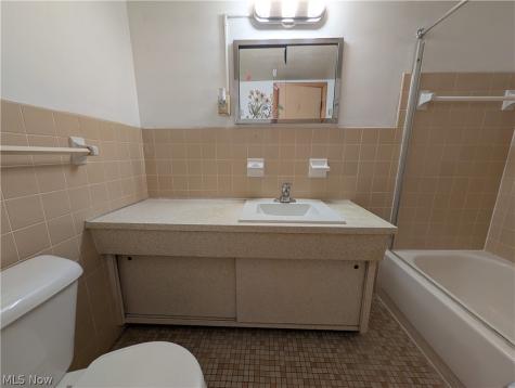 22121 River Oaks Rocky River OH 44116