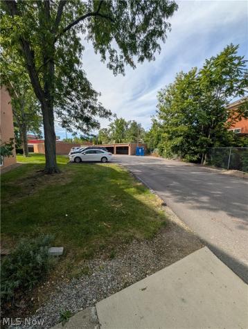 22121 River Oaks Rocky River OH 44116