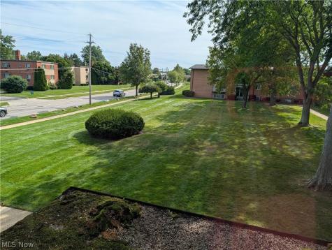 22121 River Oaks Rocky River OH 44116
