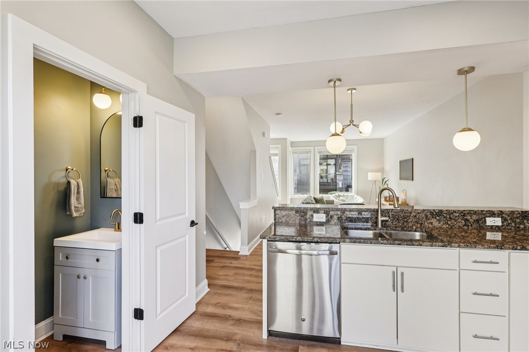 1410 Copper Trace Cleveland Heights OH 44118