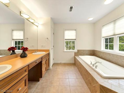 460 Hollyhock Court Mayfield Heights OH 44124