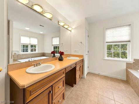 460 Hollyhock Court Mayfield Heights OH 44124