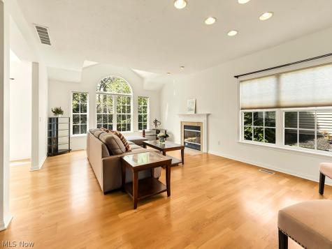 460 Hollyhock Court Mayfield Heights OH 44124