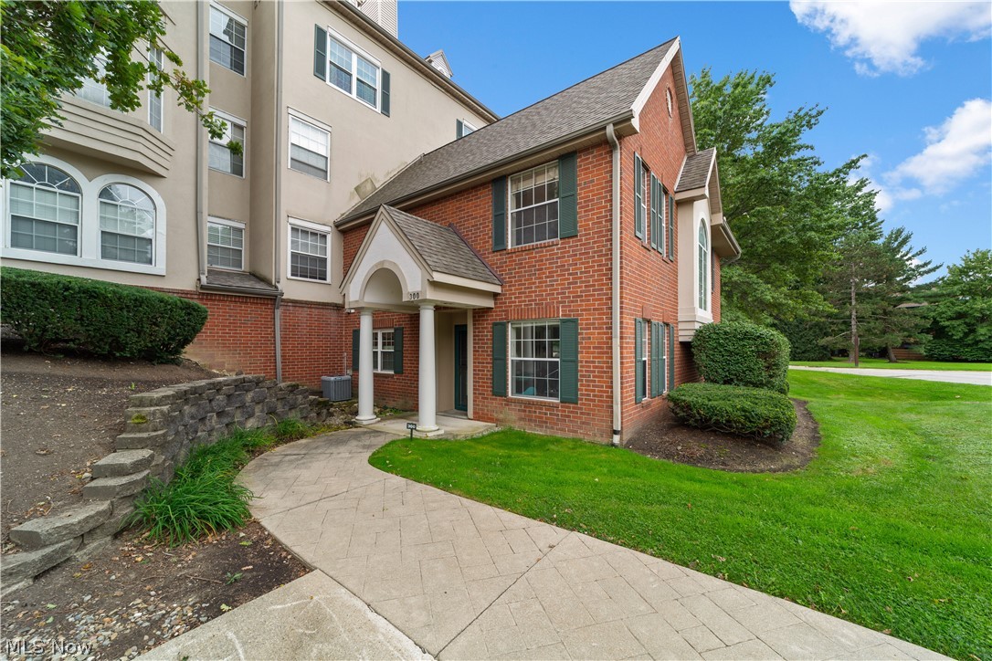 180 Fox Hollow Drive Mayfield Heights OH 44124