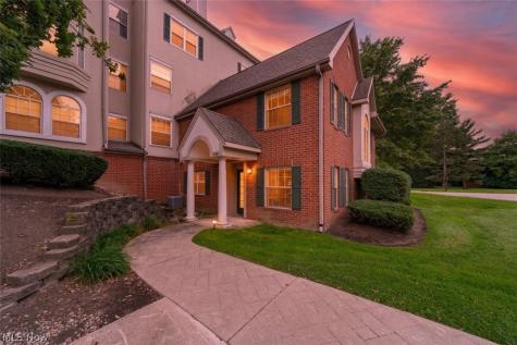 180 Fox Hollow Drive Mayfield Heights OH 44124