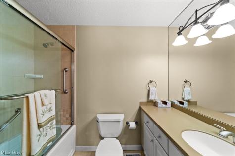 180 Fox Hollow Drive Mayfield Heights OH 44124