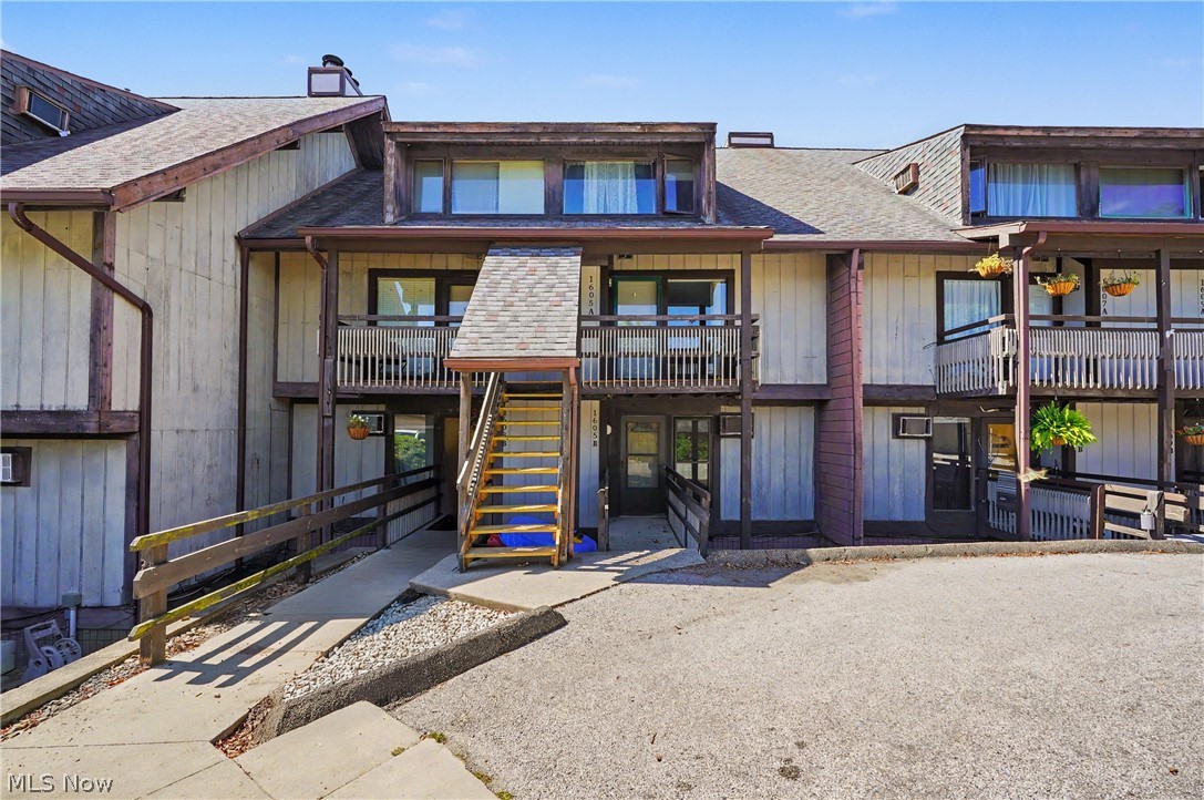 1605 Treetop Trail Akron OH 44313