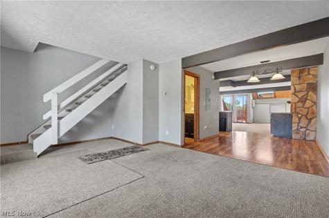 1605 Treetop Trail Akron OH 44313