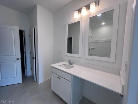 5076 Shepherds Glen Willoughby OH 44094