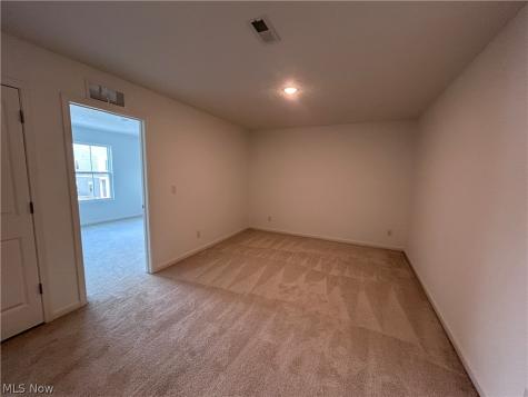 5076 Shepherds Glen Willoughby OH 44094