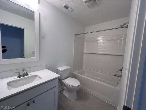 5076 Shepherds Glen Willoughby OH 44094
