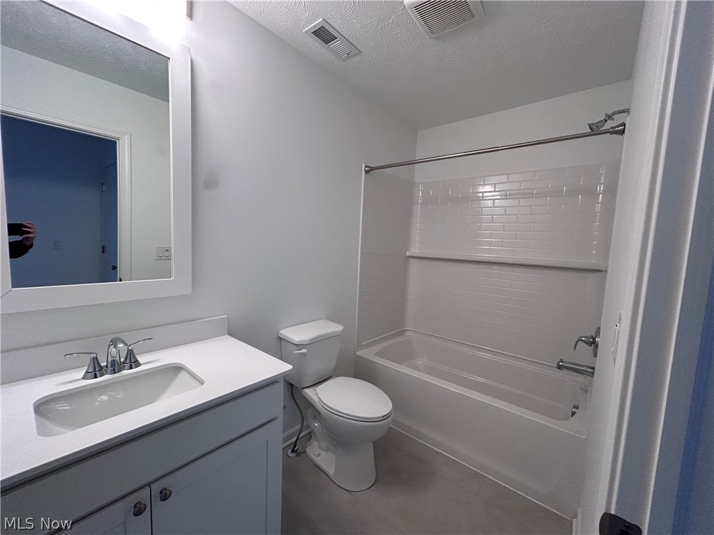 5076 Shepherds Glen Willoughby OH 44094