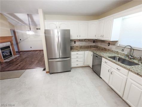 976 Rosemarie Circle Wadsworth OH 44281