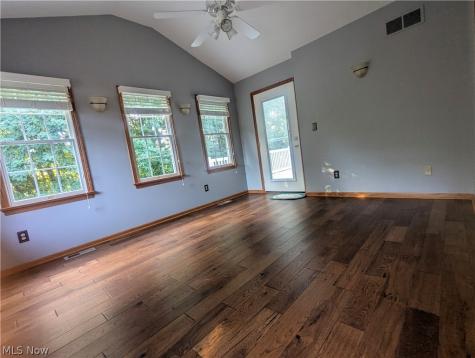 976 Rosemarie Circle Wadsworth OH 44281