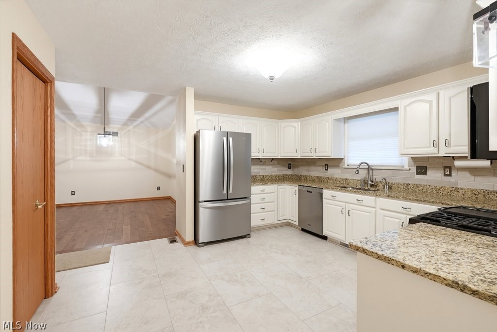 976 Rosemarie Circle Wadsworth OH 44281