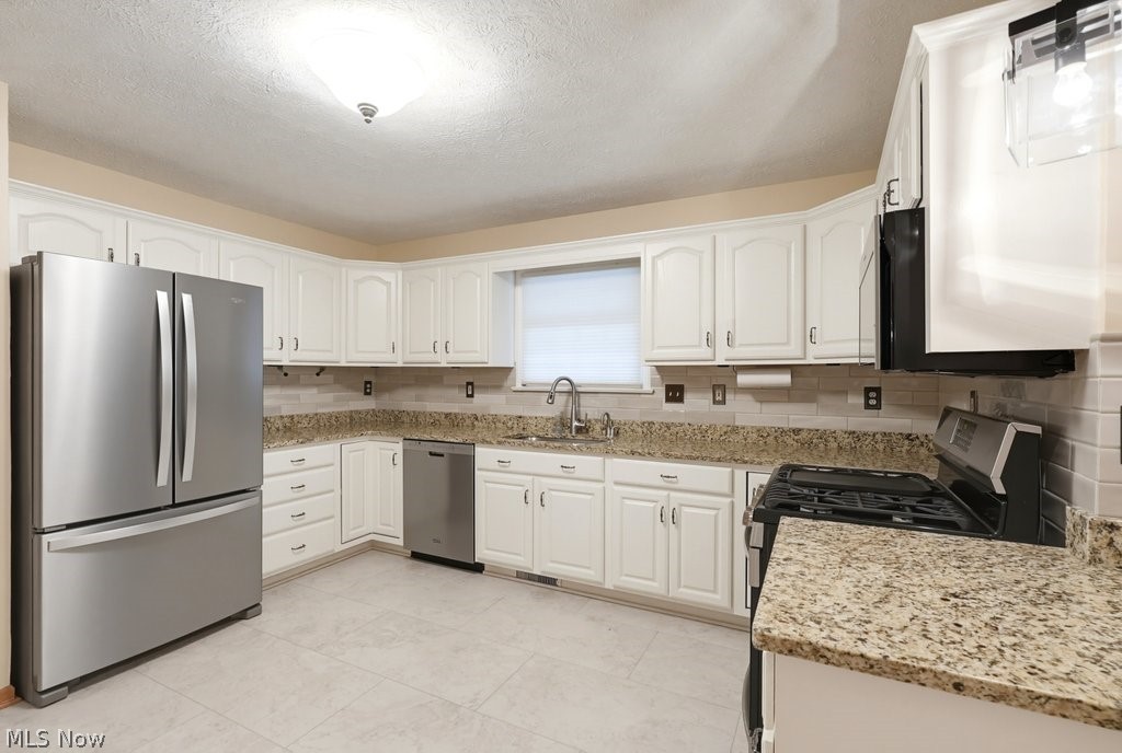 976 Rosemarie Circle Wadsworth OH 44281
