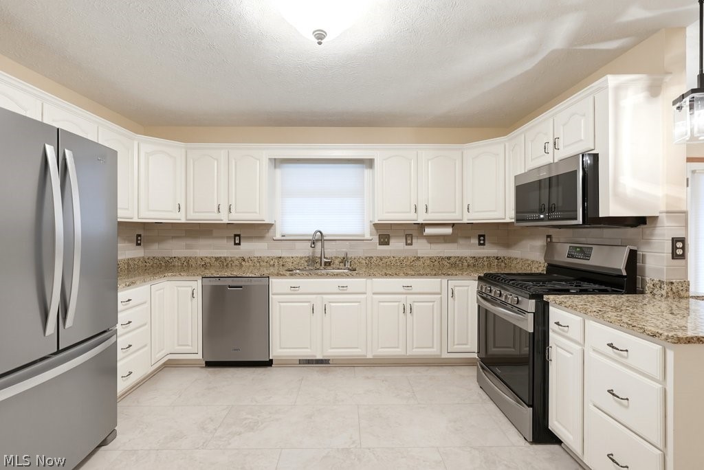 976 Rosemarie Circle Wadsworth OH 44281