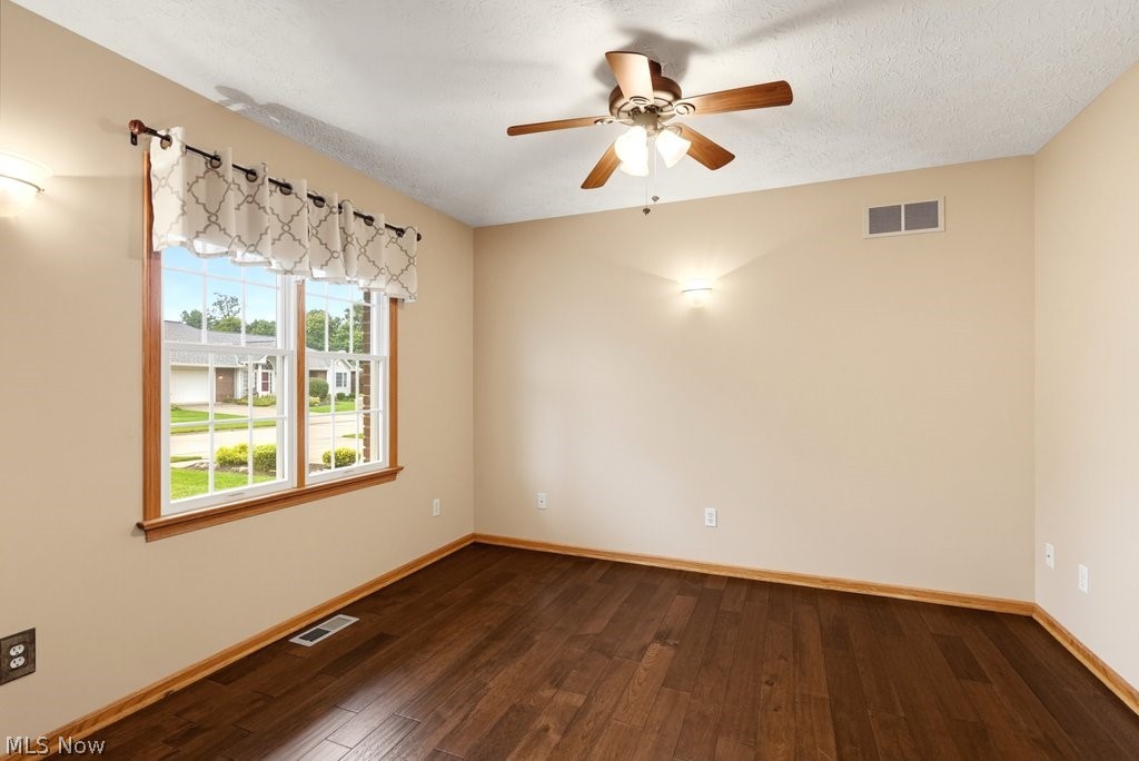 976 Rosemarie Circle Wadsworth OH 44281