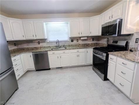 976 Rosemarie Circle Wadsworth OH 44281