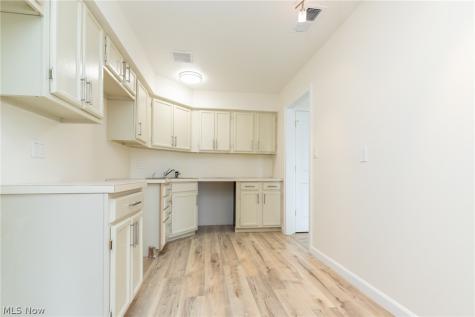 2202 Acacia Park Drive Lyndhurst OH 44124