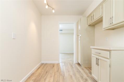 2202 Acacia Park Drive Lyndhurst OH 44124