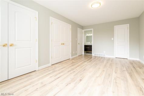 2202 Acacia Park Drive Lyndhurst OH 44124