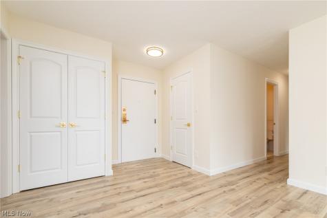 2202 Acacia Park Drive Lyndhurst OH 44124
