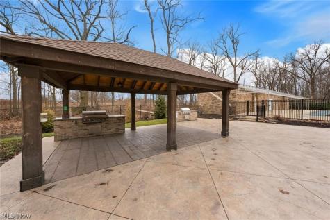 2202 Acacia Park Drive Lyndhurst OH 44124