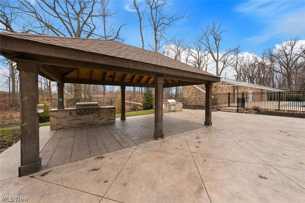 2202 Acacia Park Drive Lyndhurst OH 44124