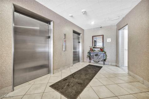 12520 Edgewater Drive Lakewood OH 44107