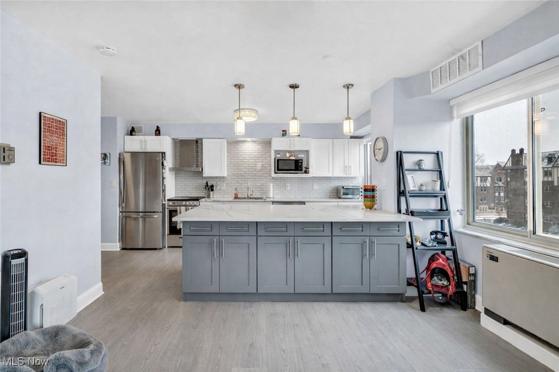 12520 Edgewater Drive Lakewood OH 44107