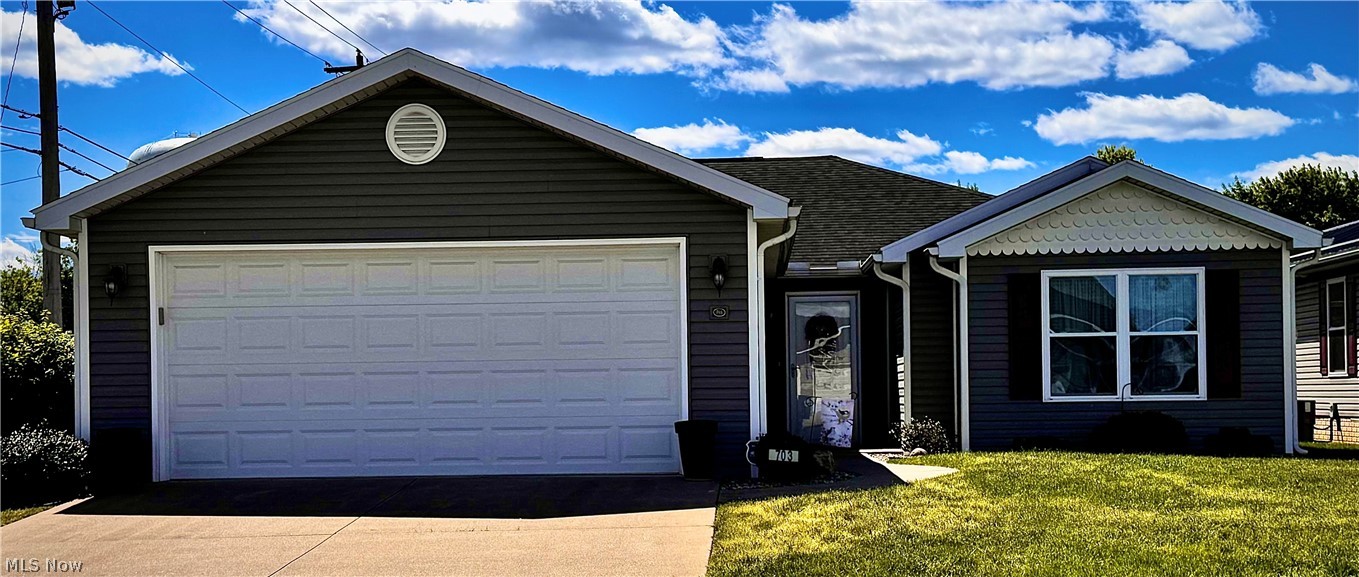 703 Oak Tree Lane Belpre OH 45714