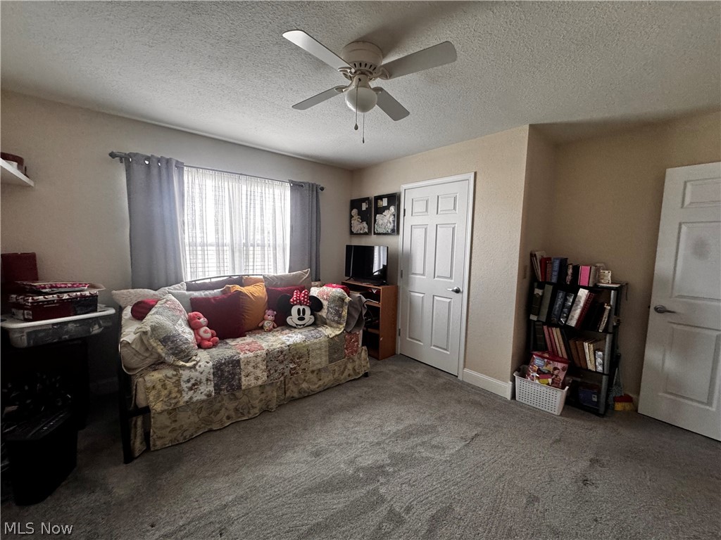 703 Oak Tree Lane Belpre OH 45714