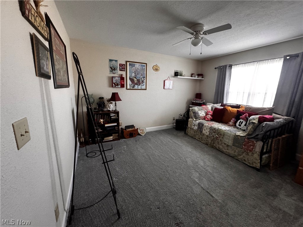 703 Oak Tree Lane Belpre OH 45714