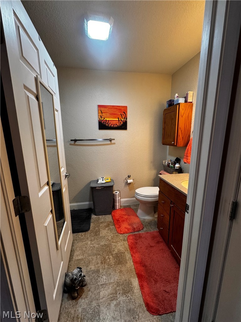 703 Oak Tree Lane Belpre OH 45714