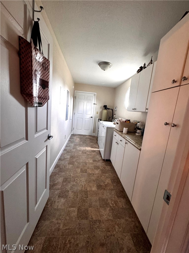 703 Oak Tree Lane Belpre OH 45714