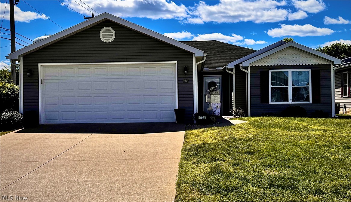 703 Oak Tree Lane Belpre OH 45714