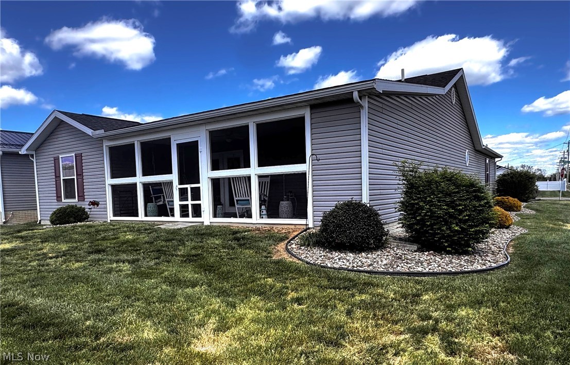 703 Oak Tree Lane Belpre OH 45714