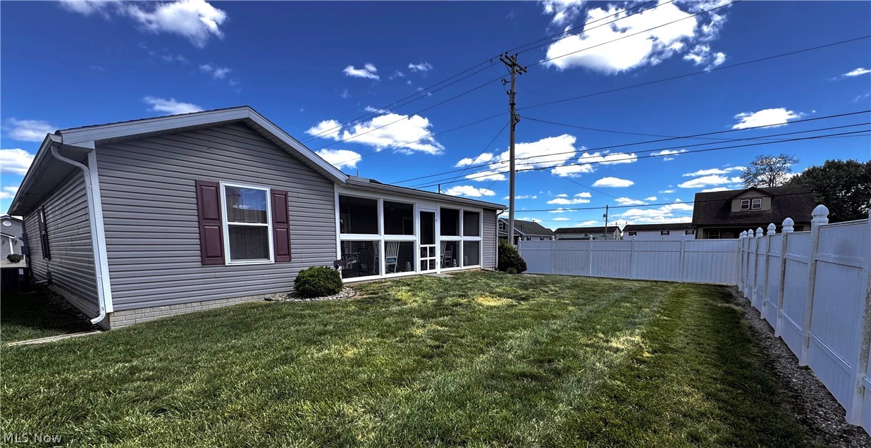 703 Oak Tree Lane Belpre OH 45714