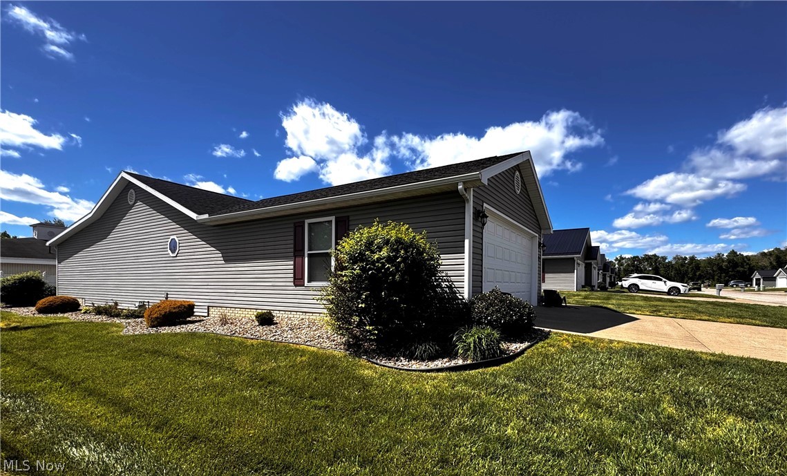 703 Oak Tree Lane Belpre OH 45714