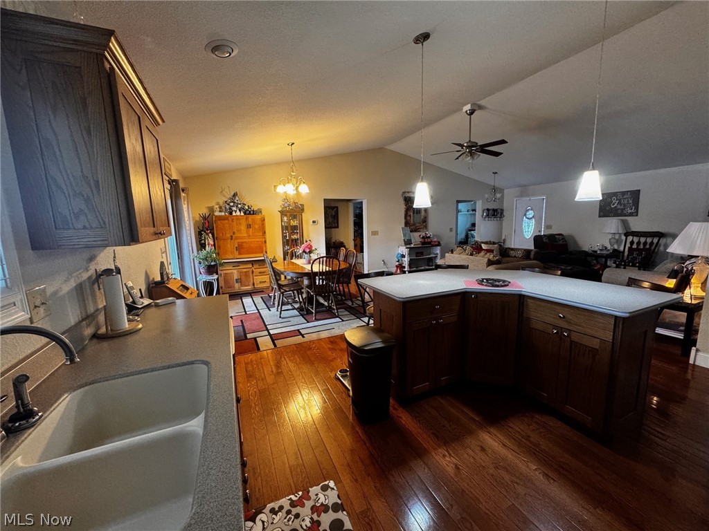 703 Oak Tree Lane Belpre OH 45714