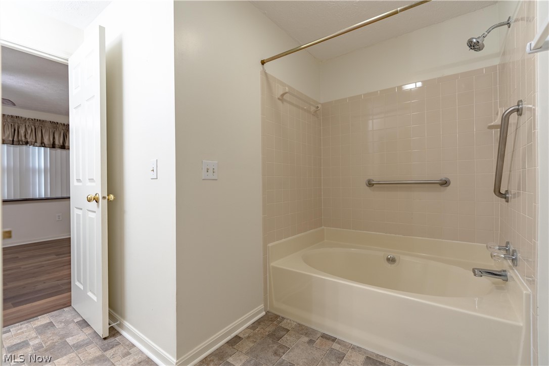 1856 Beechwood Avenue NE North Canton OH 44720
