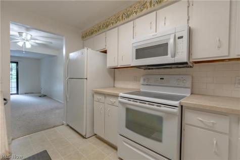 1856 Beechwood Avenue NE North Canton OH 44720