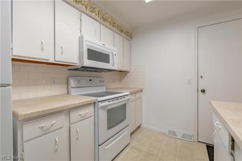 1856 Beechwood Avenue NE North Canton OH 44720