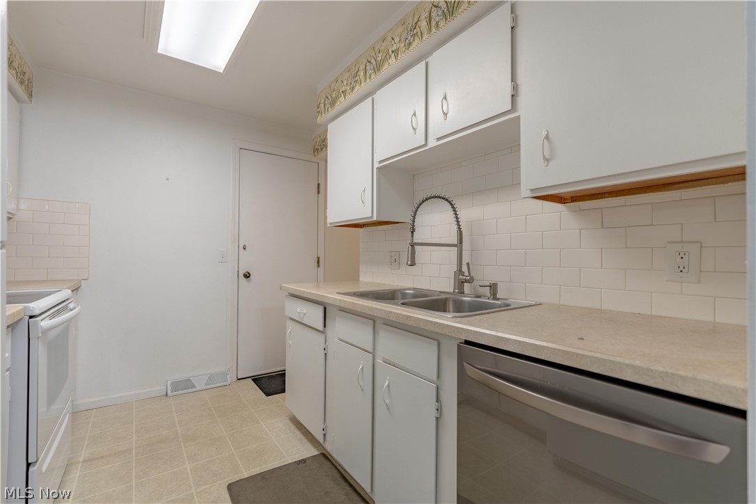 1856 Beechwood Avenue NE North Canton OH 44720