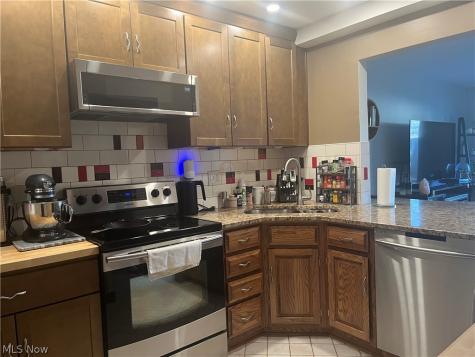 5553 Windrush Court Parma OH 44134