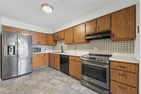 7569 Creekwood Drive North Royalton OH 44133