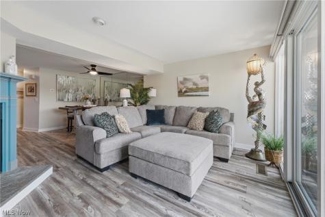 3221 Mariners Island Drive NW Canton OH 44708