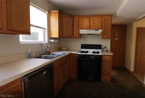 2325 Lakeside Drive Lakemore OH 44250