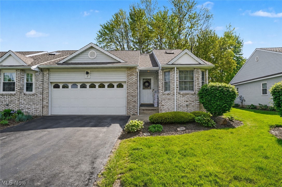17 Harneds Landing Cortland OH 44410